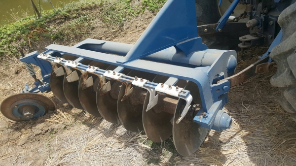 ขายรถไถ  FORD6610 2เพลา คานหน้าคาลาโล่ เครื่องเกียร์ปกติ ปั๊มปกติ อุปกปรณ์.ใบดันหน้า หาง7 มีเล่มทะเบียนครบ ราคา. 480,000 บาท ต่อรองได้ โทร.080-108-5007 บอล