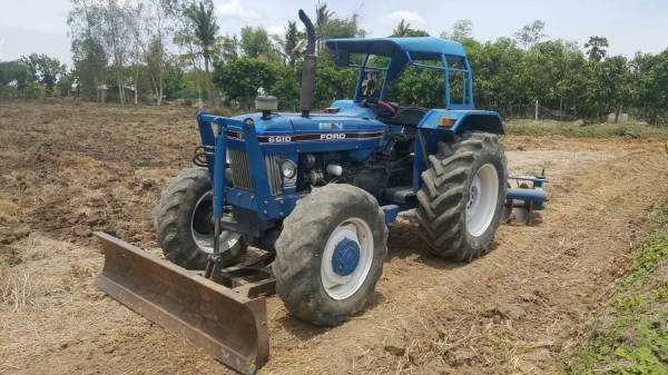 ขายรถไถ  FORD6610 2เพลา คานหน้าคาลาโล่ เครื่องเกียร์ปกติ ปั๊มปกติ อุปกปรณ์.ใบดันหน้า หาง7 มีเล่มทะเบียนครบ ราคา. 480,000 บาท ต่อรองได้ โทร.080-108-5007 บอล