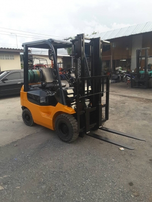 โฟล์คลิฟ โตโยต้า 1.5ตัน รุ่น 7  เสา 3เมตร