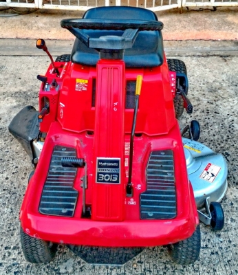 ขายรถตัดหญ้านั้งขับ Honda