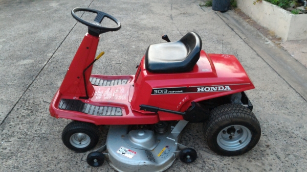 ขายรถตัดหญ้านั้งขับ Honda