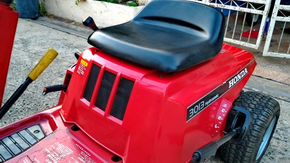 ขายรถตัดหญ้านั้งขับ Honda