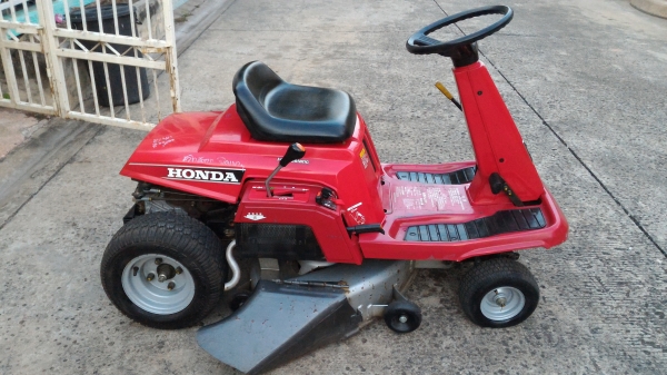 ขายรถตัดหญ้านั้งขับ Honda