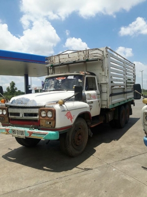 ขายรถ10ล้อ หัวยาว เครื่อง165แรง กระบะเหล็ก มีแอร์ พาวเวอร์ เอกสารพร้อมโอน สนใจโทร 090-8588220คุณนะ 093-3258446คุณบิว หรือเข้าดูสินค้าอื่นๆได้ที่ www.narong2truck.com หรือ www.truck.in.th/498 หรือเพจFacebook ณรงค์ ซื้อขายรถมือสอง (เว็บไซต์ส่วนตัว) หรือFace