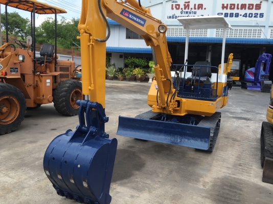 รถขุด Komatsu PC30-6 มือสองนำเข้าจากญี่ปุ่น ทำสีใหม่ พร้อมใช้งาน