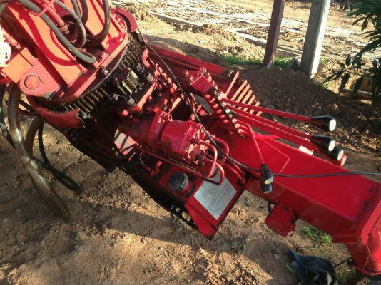 (ขายเฉพาะเครน)  เครนยูนิค 2.6 ตัน ท้อง v  ตะขอหุบ  พร้อมใช้