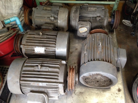 ขายมอเตอร์ Carrier by Hitachi 10HP. 380V 1450rpm. สภาพสวย วิ่งนิ่ม พร้อมใช้งาน มี 5ตัวครับ ขายมอเตอร์ Carrier by Hitachi 10HP. 380V 1450rpm. สภาพสวย วิ่งนิ่ม พร้อมใช้งาน มี 5ตัวครับ