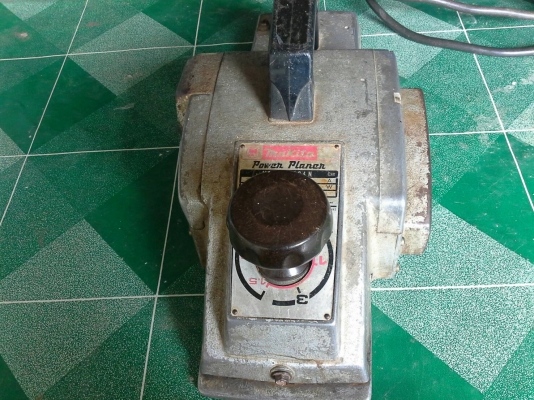 กบไสไม้ไฟฟ้า ขนาด 5 นิ้ว ยี้ห้อ Makita ผลิตที่ญี่ปุ่น โครงสร้างแข็งแรง พร้อมใช้งานมีใบมีดให้พร้อม