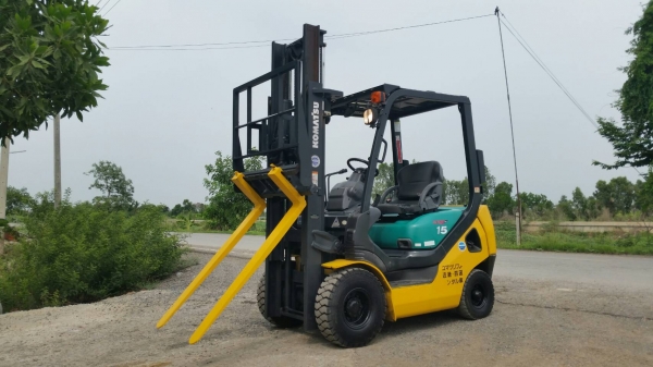 ขายด่วนรถยกKOMATSU FG15-20ยก1.5ตันงากะดกขึ้นลงได้ยกสูง3เมตรเกียรออโต้รุ่นใหม่สุดรถนอกนำเข้ายังไม่เคยใช้งานในเมืองไทยเลย