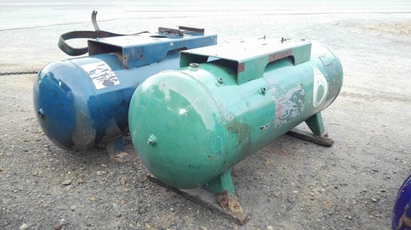 ** SOLD ** ถังลมแชมเปี้ยนส์ USA.ขนาด 300 ลิตร งานประมูลจาก ปตท. ถังหนาปึ้ก ยังสวยสีเดิมๆไม่มีผุกร่อนมาเทสได้ครับ