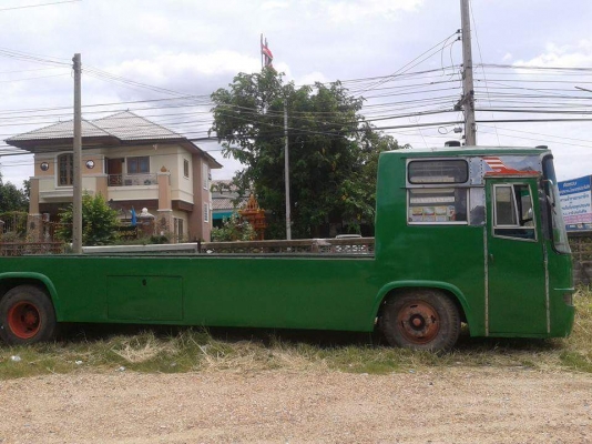 รถ 6 ล้อบัสกระบะ8เมตรพื้นเรียบมีคอก50ซม. รถยาว 10 เมตร เครื่องนิสสัน 200 แรง ช่วงล่างเบรกแห้ง ยาง 1.100