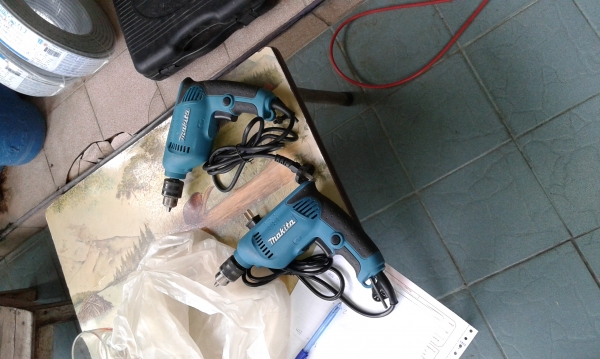 ขายสว่านเจาะไม้,เจาะเหล็ก ตัวโชว์หน้าร้านยี่ห้อ Makita6412