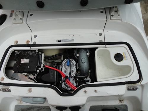 ต้องการขายเจ็สกีนั่ง ยี่ห้อ คาวาซากิ รุ่นSC650  แฮนด์โยกได้ 3 จังหวะ ซ้าย กลาง ขวา มีเกียร์ถอยหลัง  ใบเลส สภาพสวยพร้อมใช้งาน ทดลองขับในน้ำได้  เครื่อง สดกริ๊บเลย  (ท้องเดิมไม่ได้ทำน๊ะ ท้องยังใสปิ๊ง) เครื่องแน่นใช้งานปกติ ไม่มีรั่วซึม