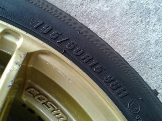 ขอบ15นิ้ว4รู100 พร้อมยาง สวยๆ 1 คู่ ราคา 3500 บาท