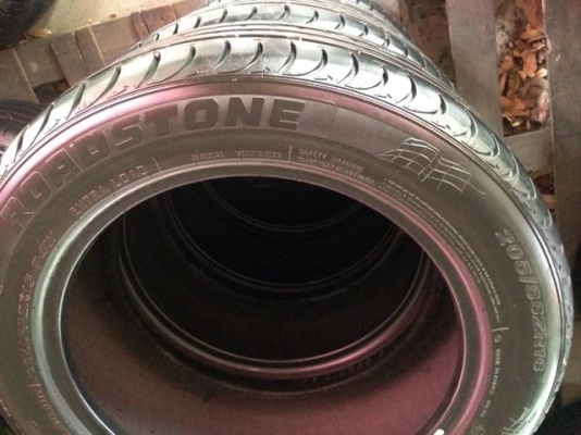 ขายยาง Roadstone korea 205/55/16  ปี15