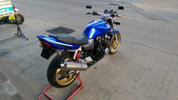ขายคับ HONDA CB400 TECH2 ปี2002 กญแจชิฟ สีสวย ท่อแต่ง ไฟตาเพชร แฮนด์บาร์ อินวอย สรรพสามิตร ราคา 82500 บาท ส่งได้ทั่วไทยคับ สนใจติดต่อ 081-0578282 FACEBOOK ชาญณรงค์ ป๊อป ชัยอมฤต ไอดีไลน์ POPBIGBIKESAKON คับ สนใจรถสวย ถูก ดี ต้อง POP BIGBIKE SAKONNAKHON คลิ
