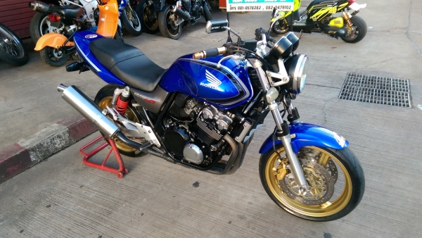 ขายคับ HONDA CB400 TECH2 ปี2002 กญแจชิฟ สีสวย ท่อแต่ง ไฟตาเพชร แฮนด์บาร์ อินวอย สรรพสามิตร ราคา 82500 บาท ส่งได้ทั่วไทยคับ สนใจติดต่อ 081-0578282 FACEBOOK ชาญณรงค์ ป๊อป ชัยอมฤต ไอดีไลน์ POPBIGBIKESAKON คับ สนใจรถสวย ถูก ดี ต้อง POP BIGBIKE SAKONNAKHON คลิ