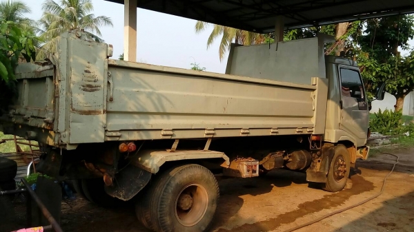 6ล้อดัมพ์ 5 คิว FC120 HP รถห้าง F หน้า-หลัง475000 (ราคาคุยได้ขายเอง)