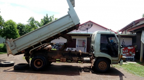 6ล้อดัมพ์ 5 คิว FC120 HP รถห้าง F หน้า-หลัง470000 (ราคาคุยได้ขายเอง)