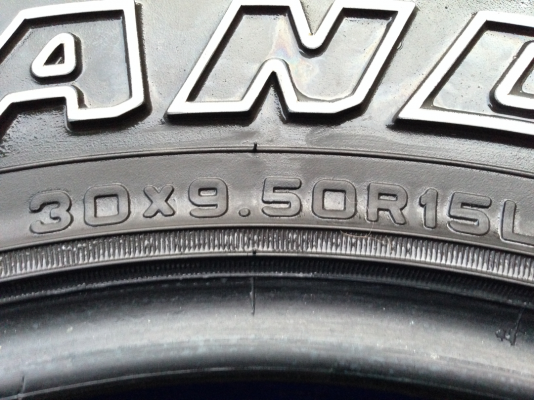 ยาง All Dunlop 30 9.5 R15 ปลายปี14 ดอกเต็มป้ายแดง ไม่มีปะ ใช้กันลืม ราคาสุดคุ้ม