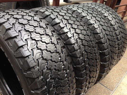 ยาง All Goodyear 235 70 15 สิ้นปี11 พร้อมใช้งาน ราคาไม่แพง