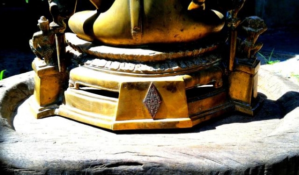 พระพุทธชินราช ออกวัดพระศรีรัตนมหาธาตุวรมหาวิหาร เนื้อทองเหลืองเก่ามีคราบ ฐานกว้าง 15นิ้ว สูง 21นิ้ว พระบ้านพระแท้ครับพิธีใหญ่