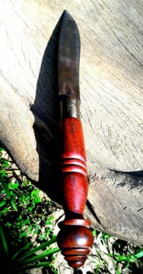 มีดหมอจานยันต์เต็มตั้งแต่ใบมีดถึงด้ามจับเลยทีเดียว ขนาด 12.5 นิ้ว เก่าสวยครับ