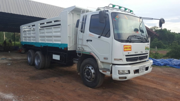 ขาย สิบล้อมิตซู. 240 ปี57 แม่เดียว ราคา. 1650000 จัดได้ 1400000 รถอยู่สกนนคร.