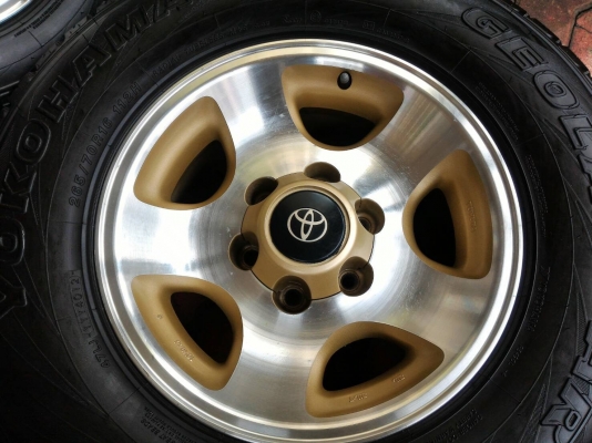 ขายเฉพาะยาง Yokohama 265 x 70 x 16 HT