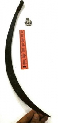 ดาบโค้งวงพระจันทร์ ของเก่าของโบราณ สองชั่วอายุคน ยาว 40กว่านิ้ว แข็งแรงชี่ยนหมากเก่ายุคต้น ตัวใหญ่ลงรักดำแดง แกะสลักลวดลายด้วยมือ แข็งแรงดี