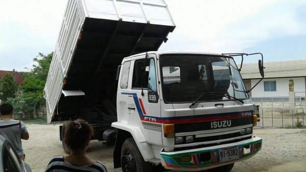 ขายรถ6ล้อดั้มเกษตรยาง900ร็อคกี่เครือง160แรงรถห้างแท้ยาง4.5ม