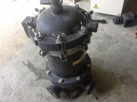 ถังกรองน้ำชนิดพลาสติกหนาทนแรงดันได้สูง ยี่ห้อ NIHON ฝาเปิดปิดได้ด้วยน้อต