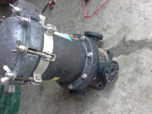 ถังกรองน้ำชนิดพลาสติกหนาทนแรงดันได้สูง ยี่ห้อ NIHON ฝาเปิดปิดได้ด้วยน้อต