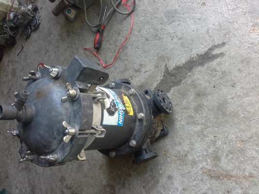 ถังกรองน้ำชนิดพลาสติกหนาทนแรงดันได้สูง ยี่ห้อ NIHON ฝาเปิดปิดได้ด้วยน้อต