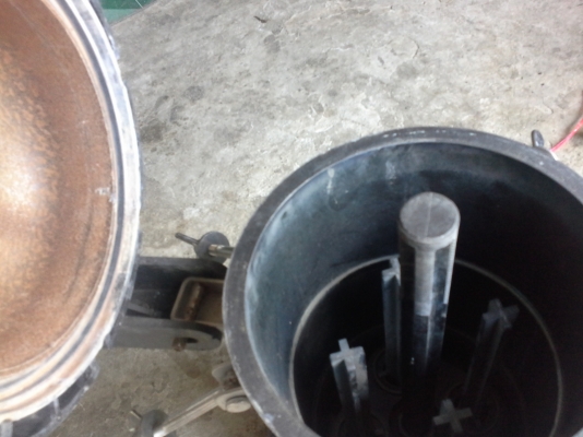 ถังกรองน้ำชนิดพลาสติกหนาทนแรงดันได้สูง ยี่ห้อ NIHON ฝาเปิดปิดได้ด้วยน้อต