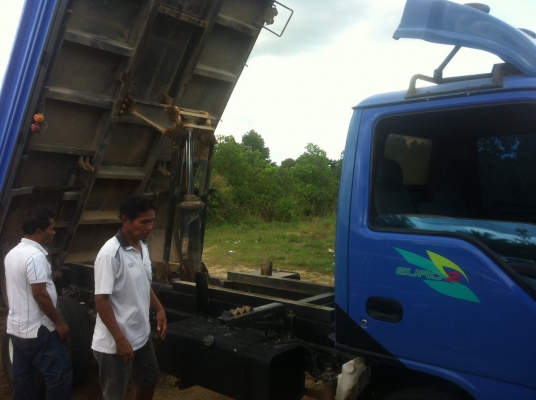 ขาย6ล้อดั้ม  130 แรงม้า  ปี46  พร้อมใช้งาน  เล่มติดมือ...