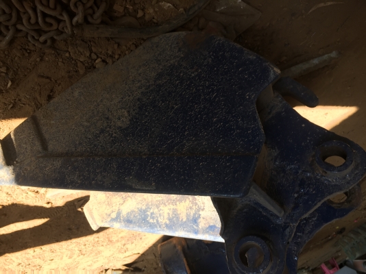 บุ้งกี๋ แบคโฮ PC20 รูสลัก 35 ราคา 6,500