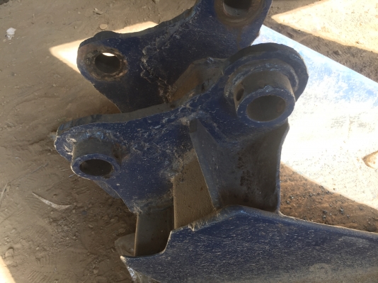 บุ้งกี๋ แบคโฮ PC20 รูสลัก 35 ราคา 6,500