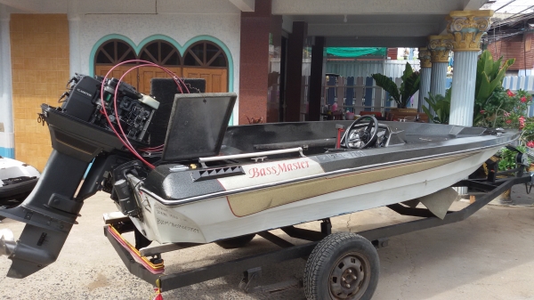 BassMaster 15ฟุต สวยๆ เรือเปล่าๆ มีแต่พวงมาลัย ไม่มีเครื่อง ไม่มีคอนโทรล ไม่มีเทลนเลอ ครับ