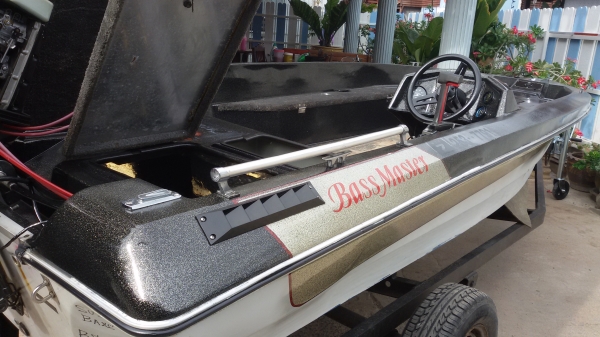BassMaster 15ฟุต สวยๆ เรือเปล่าๆ มีแต่พวงมาลัย ไม่มีเครื่อง ไม่มีคอนโทรล ไม่มีเทลนเลอ ครับ
