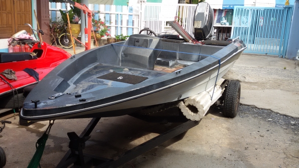 BassMaster 15ฟุต สวยๆ เรือเปล่าๆ มีแต่พวงมาลัย ไม่มีเครื่อง ไม่มีคอนโทรล ไม่มีเทลนเลอ ครับ