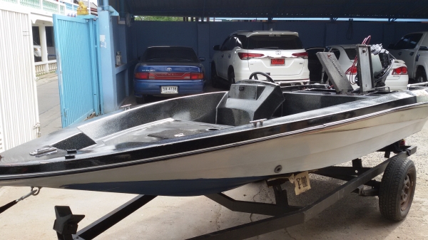 BassMaster 15ฟุต สวยๆ เรือเปล่าๆ มีแต่พวงมาลัย ไม่มีเครื่อง ไม่มีคอนโทรล ไม่มีเทลนเลอ ครับ