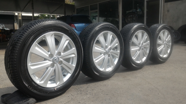 ล้อ VIO)S YARIS ขอบ15 พร้อมยางสวยๆคับ