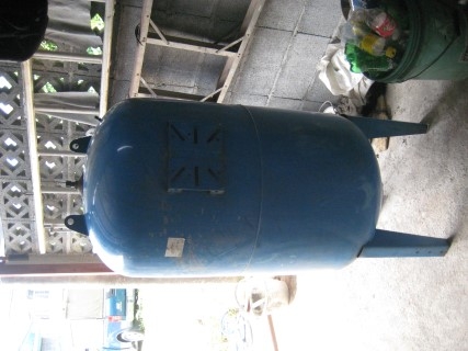 ถังน้ำ ไม่มีลูกยางนะครับ ถังเปล่า