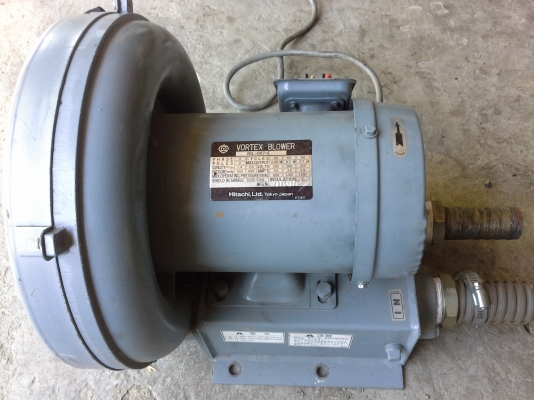 ริ่งโบว์เวอร เป่า - ดูด มอเตอร์ Hitachi จากญี่ปุ่น . ท่อขนาด 2 นิ้ว มอเตอร์ขนาด 700 W.