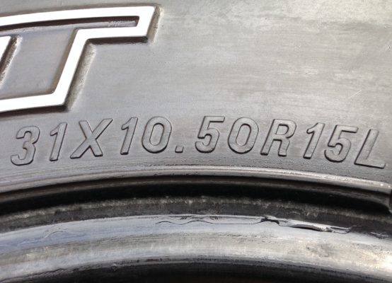 ยาง Maxxis 31 10.5 R15 ดอกเต็ม ไม่มีปะ ใช้กันยาว ราคาไม่แพง