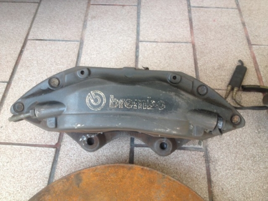 เบรค bremboเเท้ 4 POT ใหญ่พร้อมจาน310หนา30มิลผ้าหนาอยู่เก่าญี่ปุ่นเเท้สีเดิมๆ เบรค bremboเเท้ 4 POT ใหญ่พร้อมจาน310หนา30มิลผ้าหนาอยู่เก่าญี่ปุ่นเเท้สีเดิมๆ