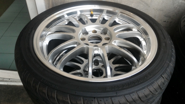 ล้อแม็กขอบ17 4รู100 114 พร้อมยาง 205 45 17 ปี15สวยๆราคาไม่แพงคับ