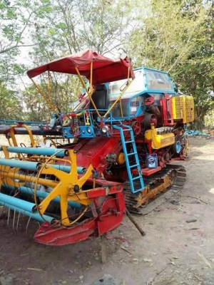 ขายรถเกี่ยวข้าว ศักดิ์พัฒนา เครื่อง195เทอโบร์ อุ้ม2.5ตัน ตัวเดิน12 ปั้มไดกิ้น22 สภาพพร้อมใช้งาน สนใจโทร 090-8588220คุณนะ 093-3258446คุณบิว หรือเข้าดูสินค้าอื่นๆได้ที่ www.truck.in.th/498 หรือเพจFacebook ณรงค์ ซื้อขายรถมือสอง (เว็บไซต์ส่วนตัว) หรือFacebook