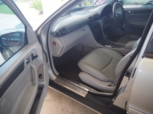 ขายถูกด่วนๆ Benz C200 Kompressor ปี02 รุ่น Avantgarde(Top)